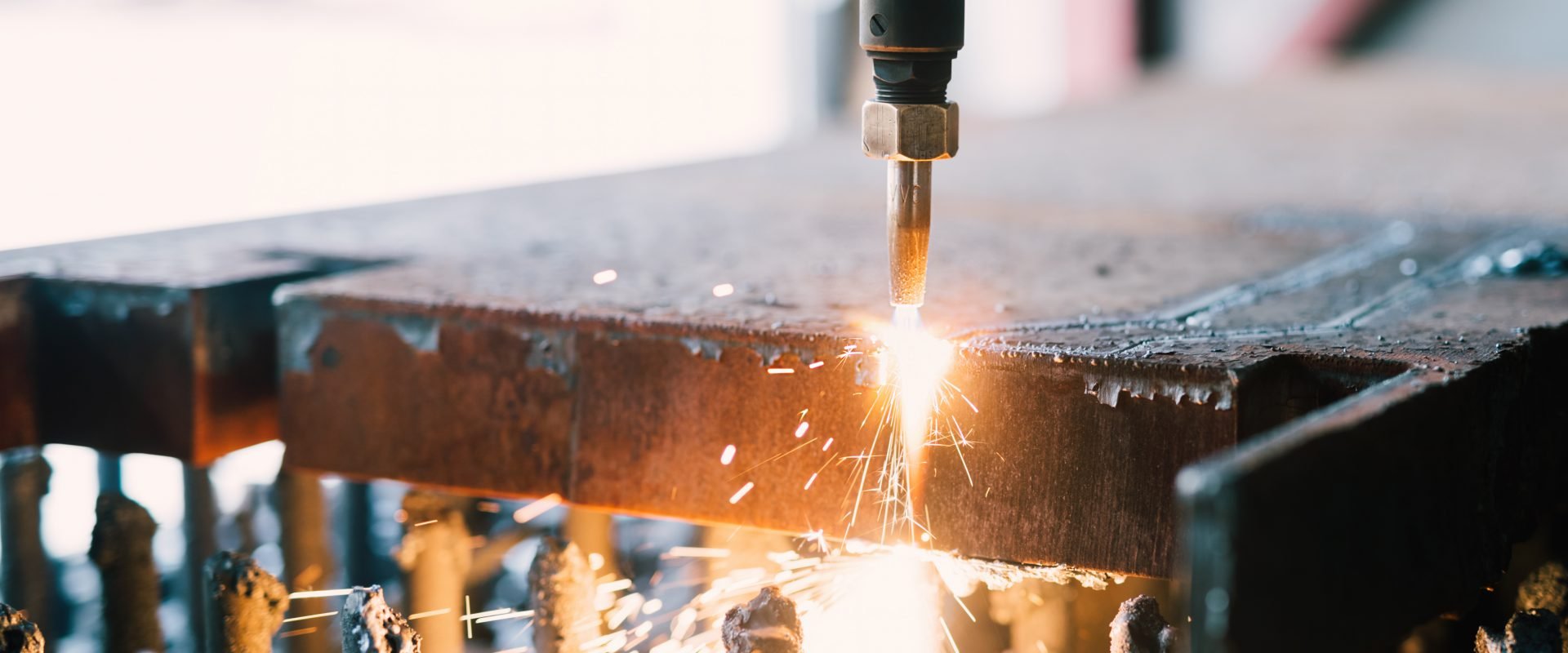 Plasmaschneiden vs. Autogenschneiden. Was soll man wählen?